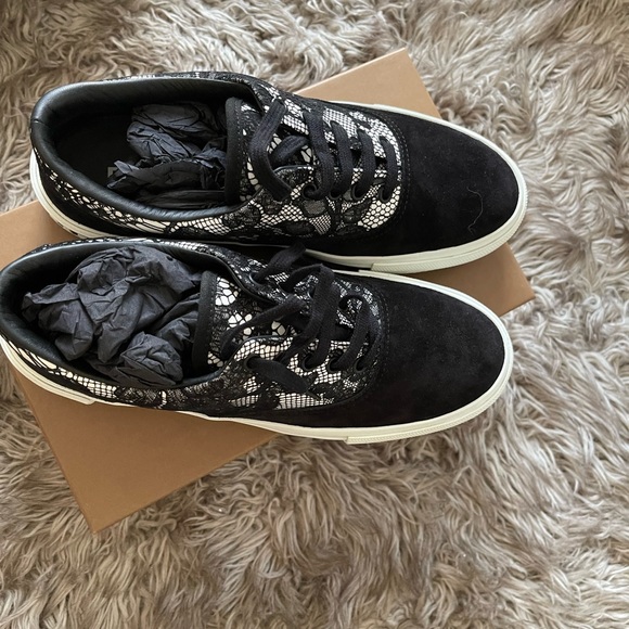 Burberry laced sneakers - Picture 4 of 6